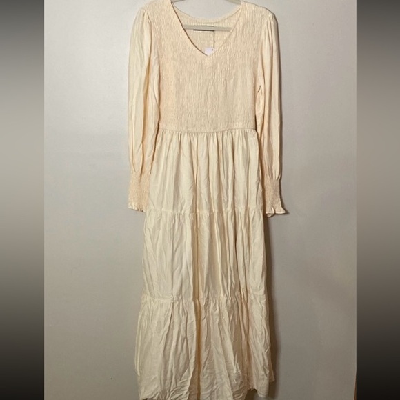 Zesica Dresses & Skirts - NWT Zessica Cream Long Sleeve Smocked Dress for Fall